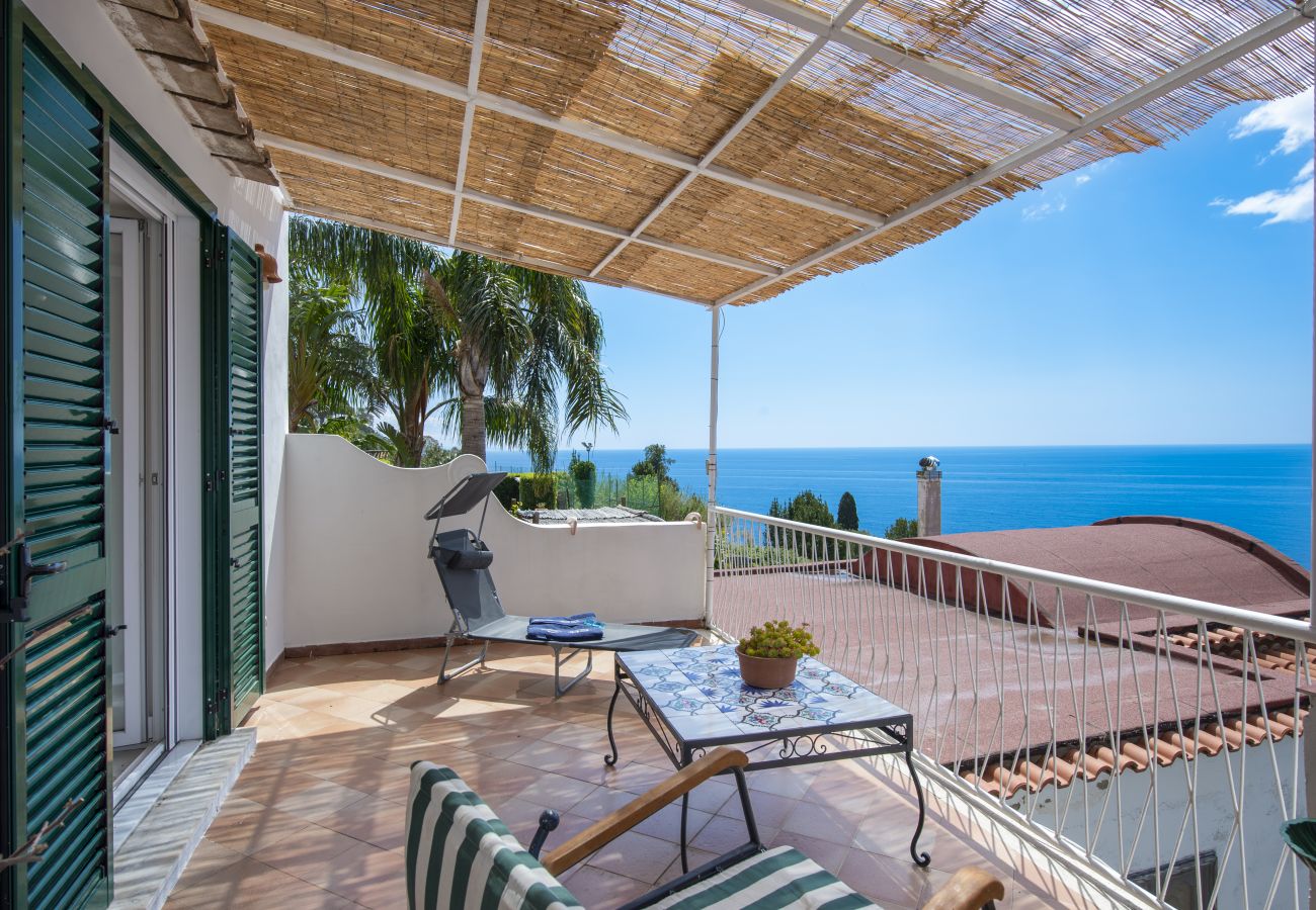 Ferienhaus in Praiano - Casa di Nonno Mario - Aussicht auf den Capri-Sonnenuntergang