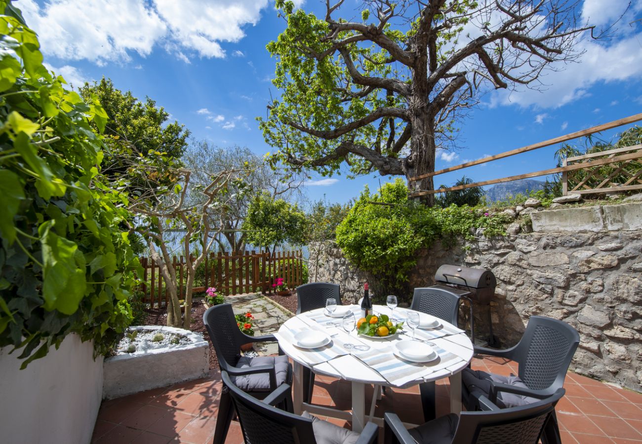 Ferienhaus in Praiano - Casa di Nonno Mario - Aussicht auf den Capri-Sonnenuntergang