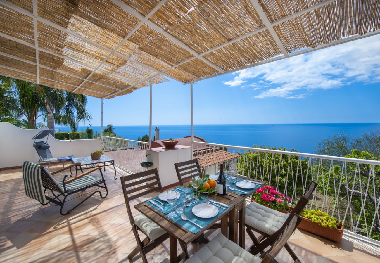 Ferienhaus in Praiano - Casa di Nonno Mario - Aussicht auf den Capri-Sonnenuntergang