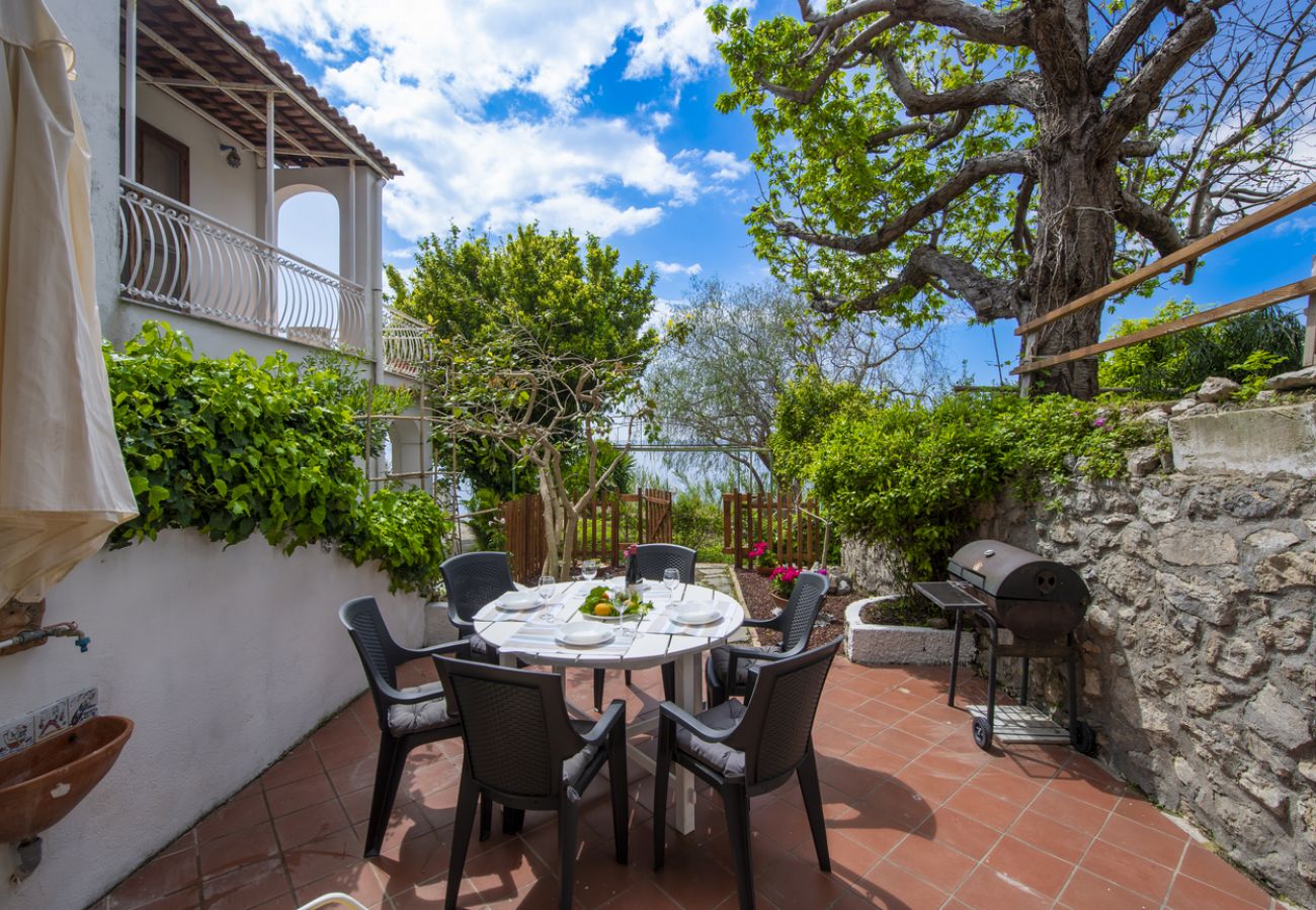 Ferienhaus in Praiano - Casa di Nonno Mario - Aussicht auf den Capri-Sonnenuntergang