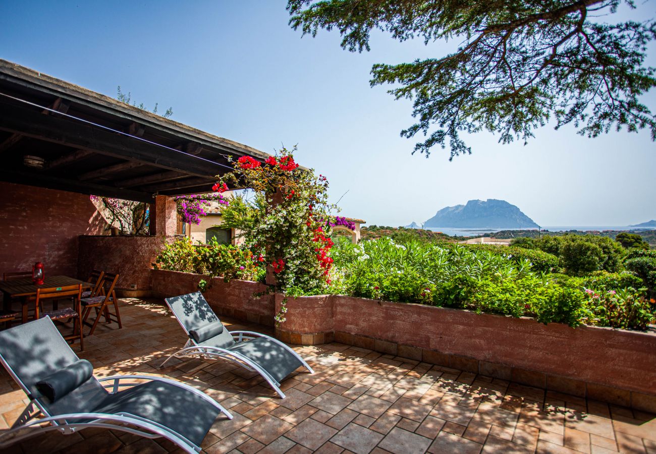 Villa Kalè - möblierte Veranda mit Blick auf den Golf, Klodge Ferienhaus auf Sardinien