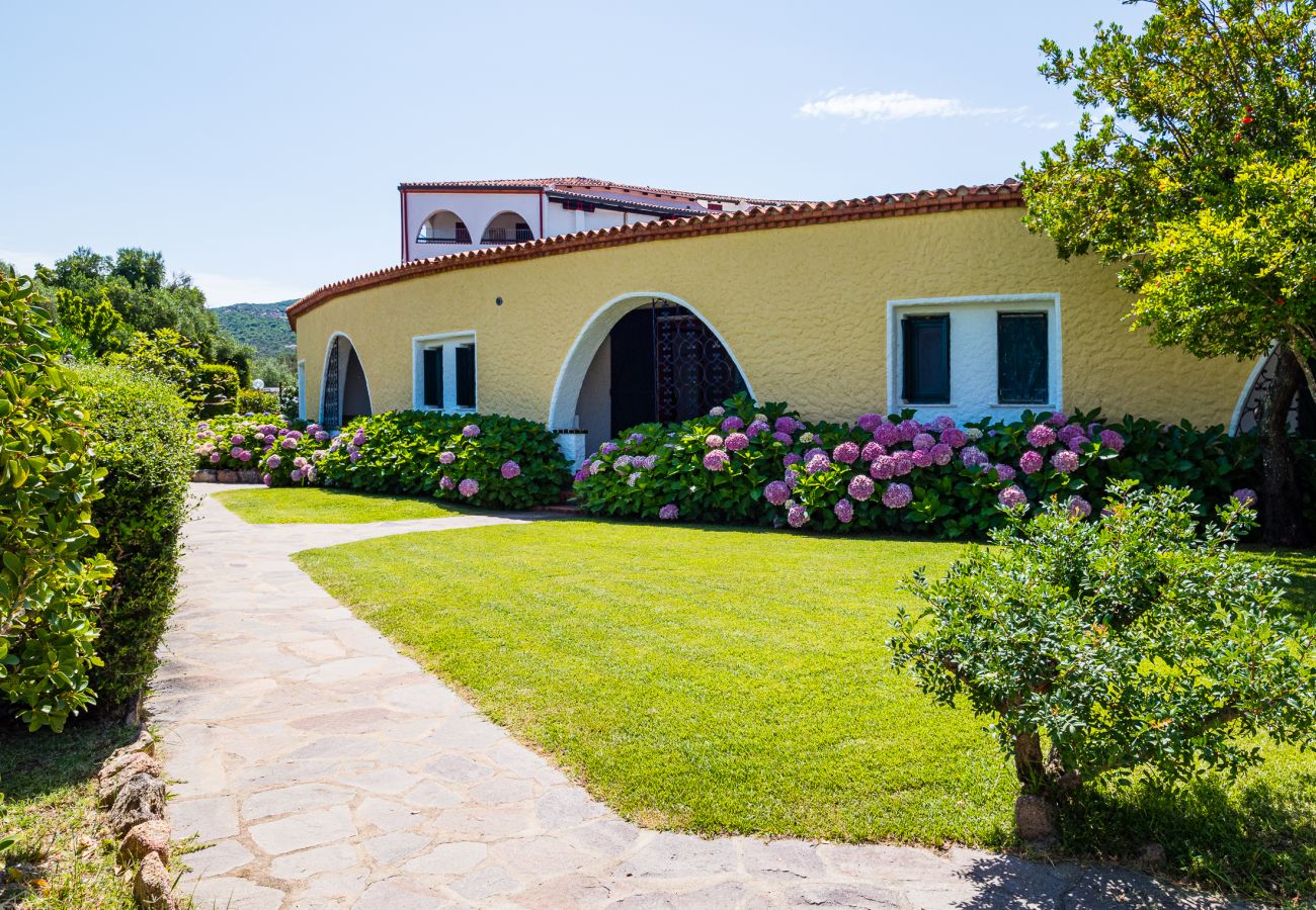 Ferienwohnung in Baia Sardinia - Rotonda Cottage 34 - moderne Wohnung mit Pool in Baja Sardinia