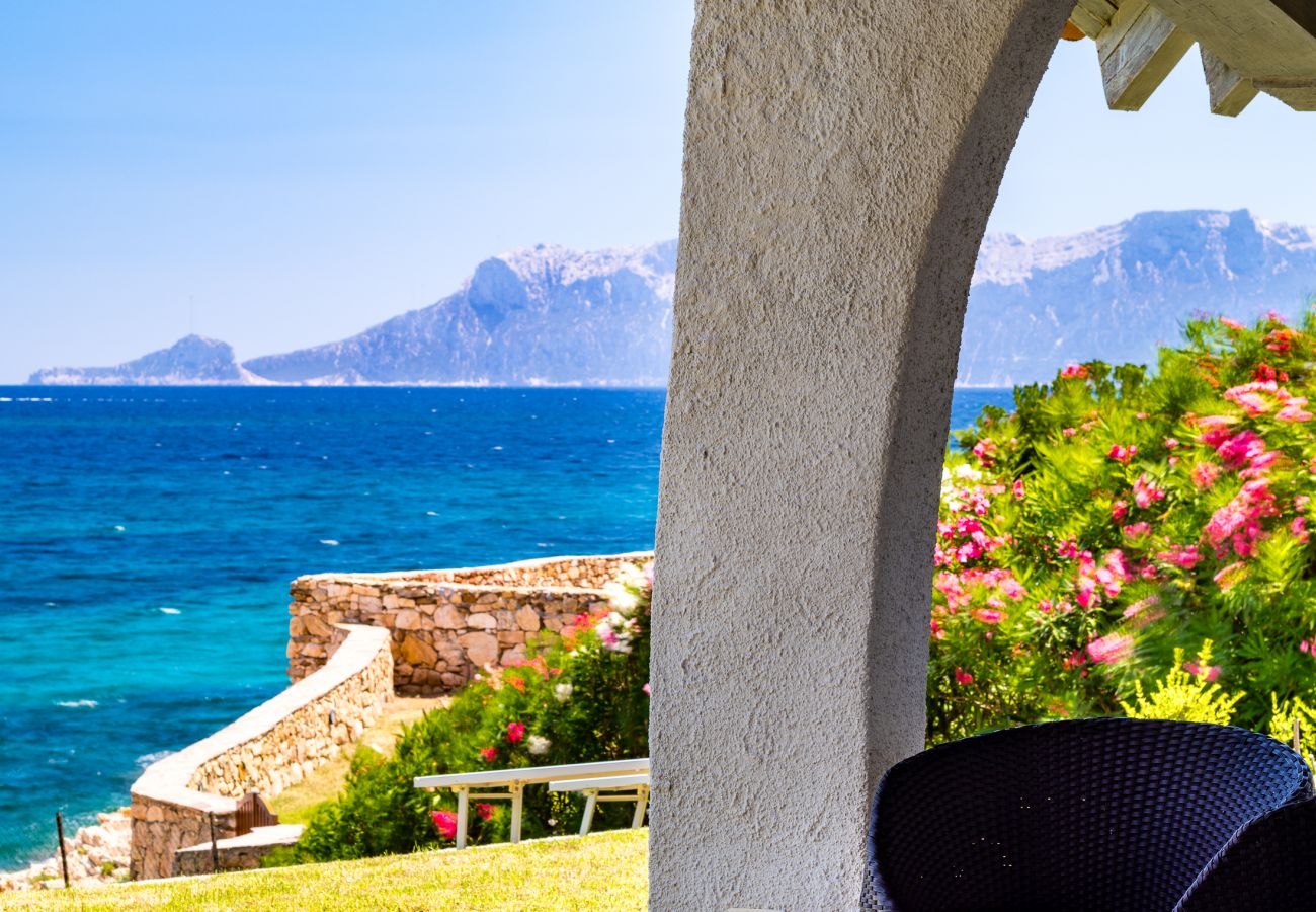 Villa Miriam - Veranda am Strand im Ferienhaus in Pittulongu, Entspannung und atemberaubende Aussicht auf Sardinien