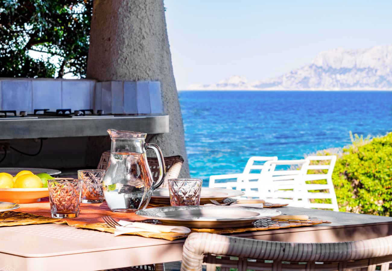 Villa Miriam - überdachte Veranda mit Meerblick im Ferienhaus in Pittulongu, ideal für entspannte Momente auf Sardinien