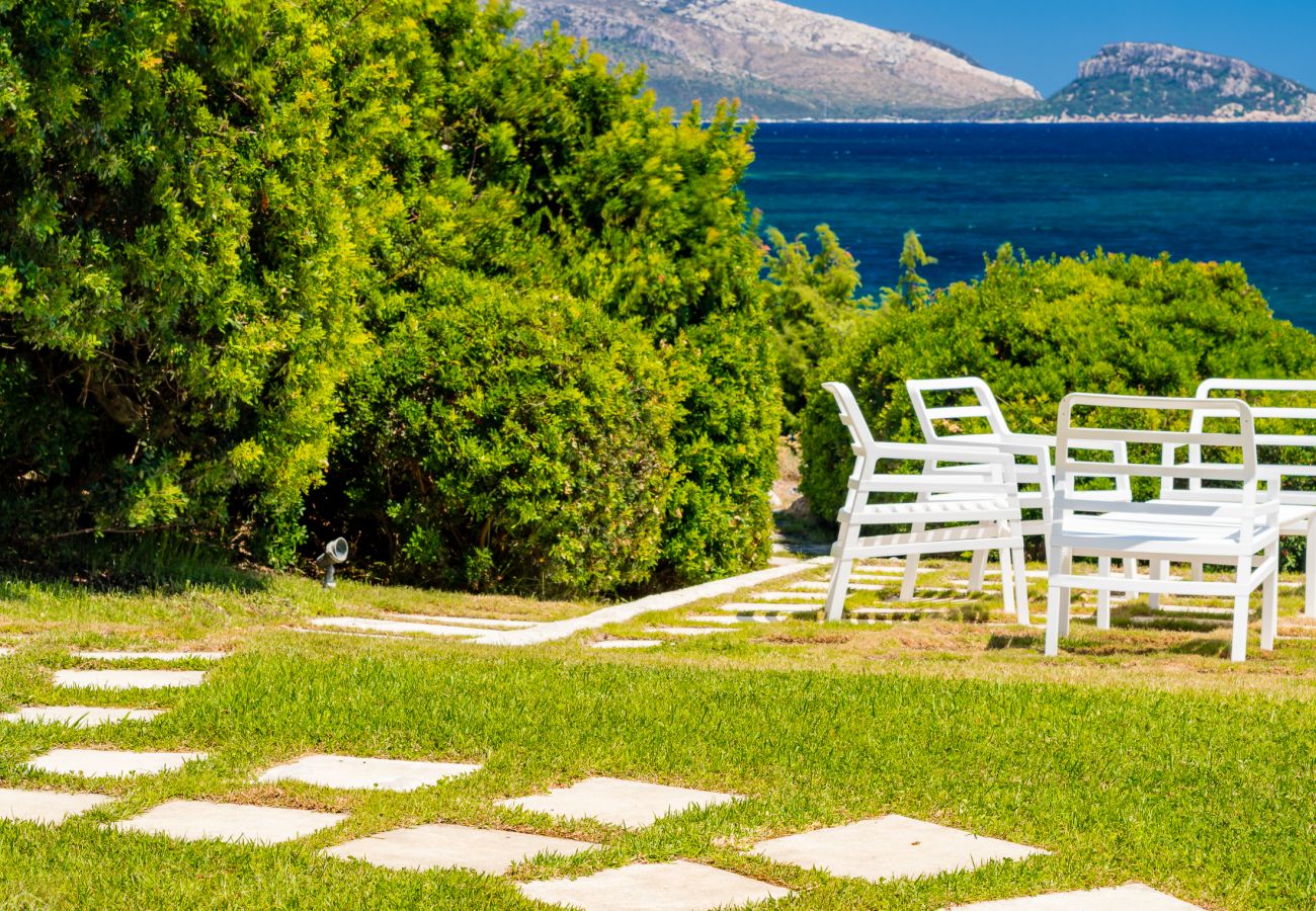 Villa Miriam - Ferienhaus in Pittulongu mit bequemem Zugang zum Meer, ideal für Urlaub auf Sardinien