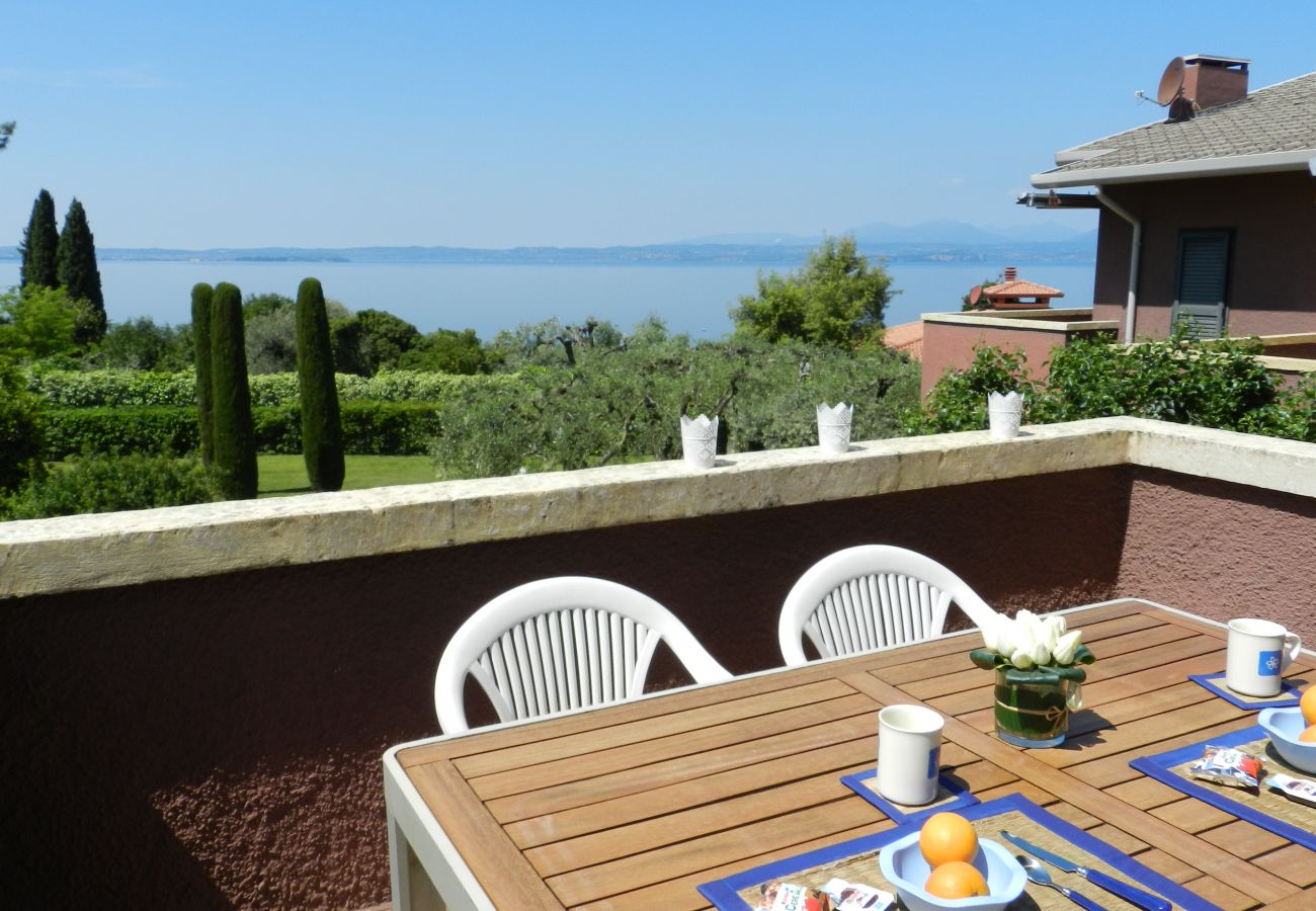 Ferienwohnung in Bardolino - Regarda - Ferienwohnung Blue View 1 mit Pool, Seeblick, Wlan, 1 Schlafzimmer