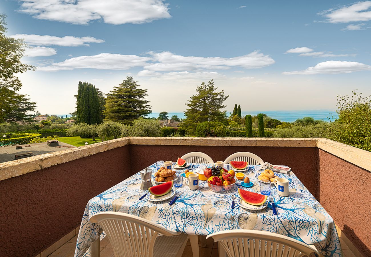 Ferienwohnung in Bardolino - Regarda - Ferienwohnung Blue View 1 mit Pool, Seeblick, Wlan, 1 Schlafzimmer