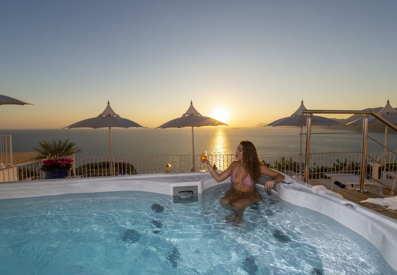 Villa in Praiano - Luxury Villa Malika - Atemberaubende Aussicht auf Capri und Positano