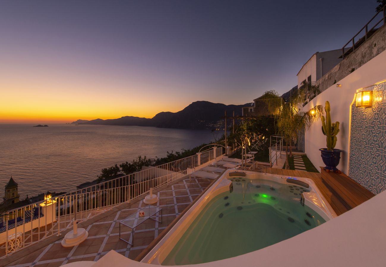 Villa in Praiano - Luxury Villa Malika - Atemberaubende Aussicht auf Capri und Positano