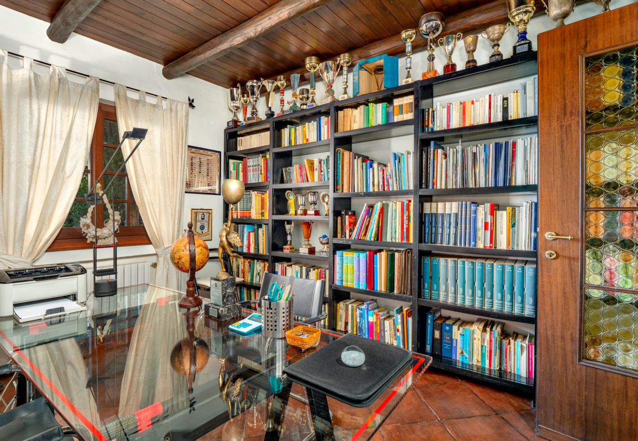 Villa Halliv - ideales Arbeitszimmer für Homeoffice in Mietvilla in Porto San Paolo