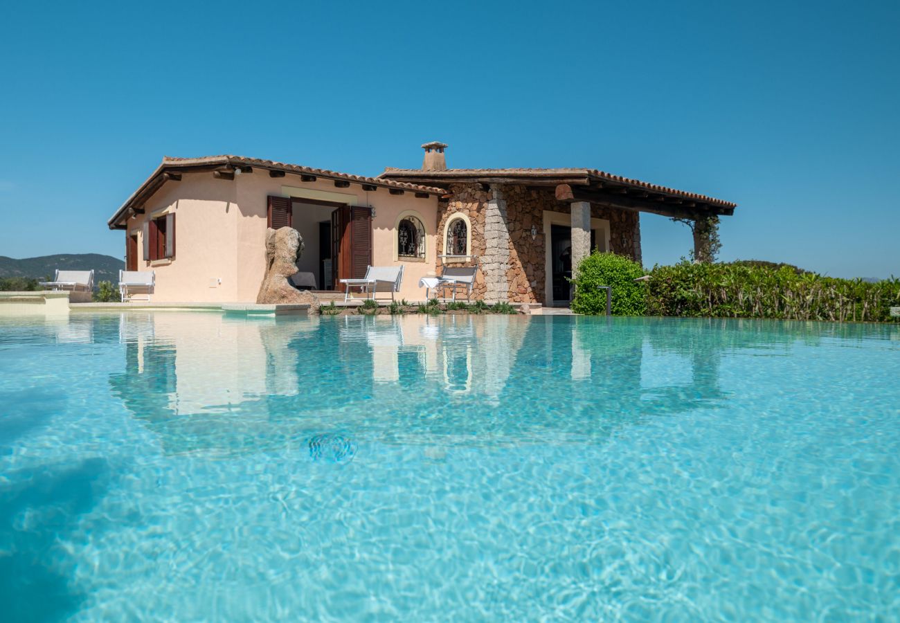 Villa in Porto San Paolo - Villa Kiki - Villa mit Infinity-Pool auf Tavolara