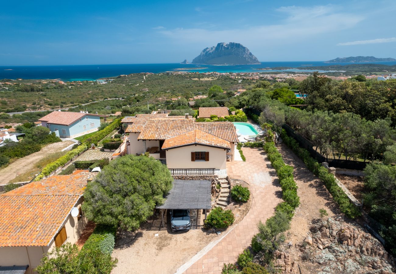 Villa Kiki - herrlicher Meerblick, Mietvilla mit privatem Pool in Porto San Paolo