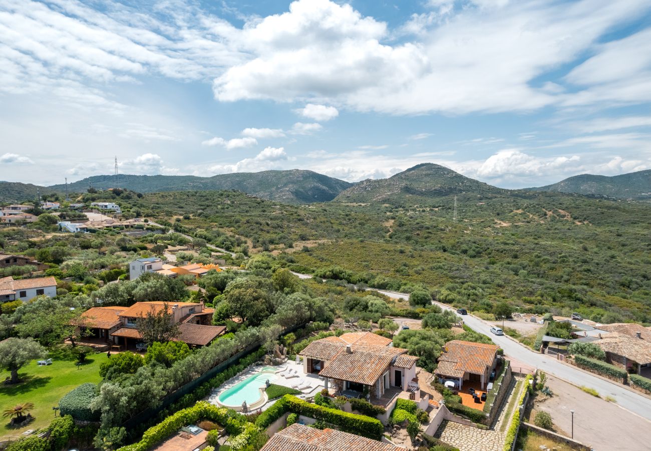 Villa Kiki - Panoramablick auf den Hügel, Klodge Mietvilla an der Nordküste Sardiniens