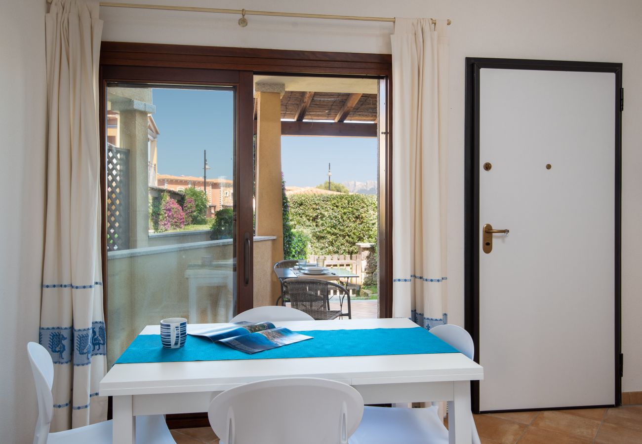 Ferienwohnung in Olbia - Myrsine Viola - moderne Wohnung mit Swimmingpool