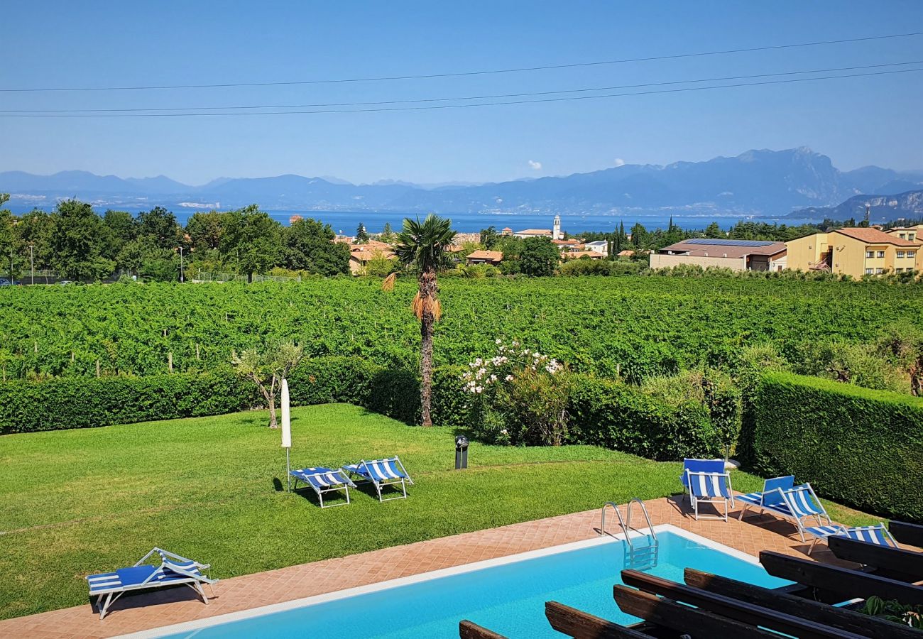 Ferienwohnung in Lazise - Regarda - Wohnung Blanco mit wunderschöner  Seeblick und Pool