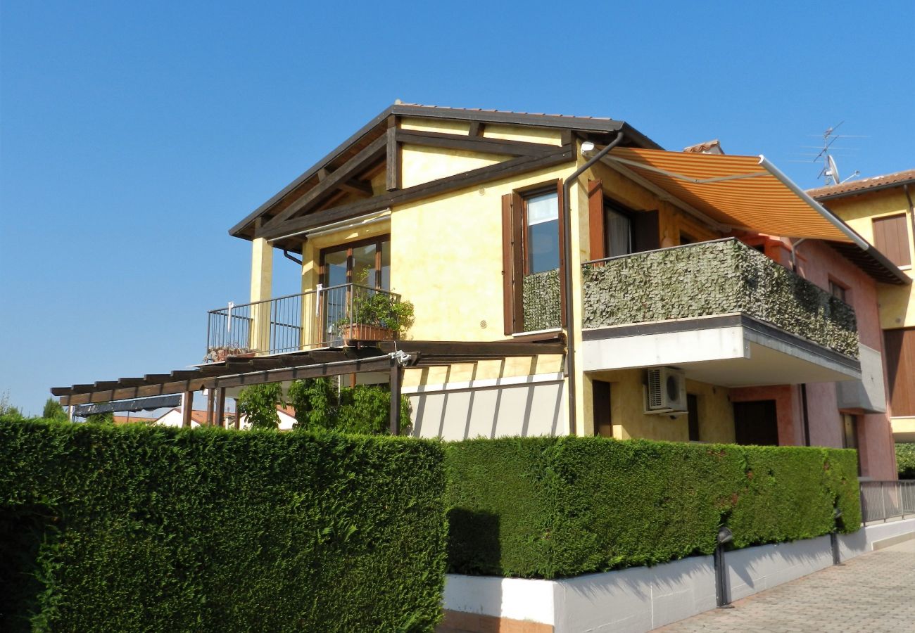 Ferienwohnung in Lazise - Regarda - Wohnung Blanco mit wunderschöner  Seeblick und Pool