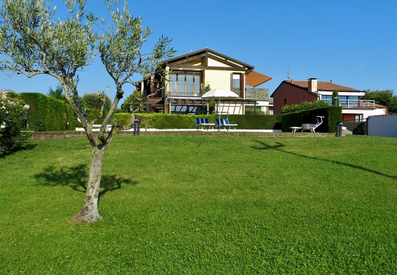 Ferienwohnung in Lazise - Regarda - Wohnung Blanco mit wunderschöner  Seeblick und Pool