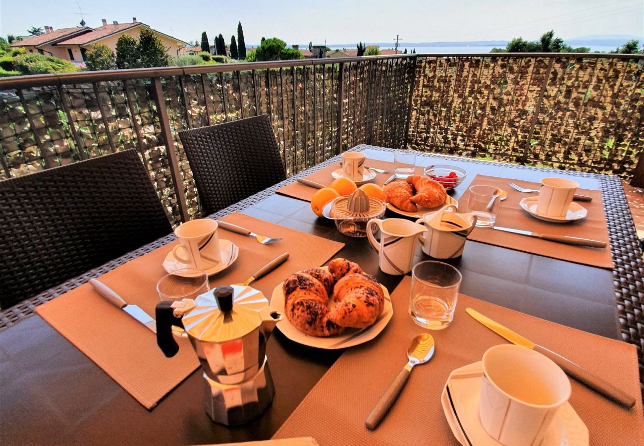 Ferienwohnung in Lazise - Regarda - Wohnung Blanco mit wunderschöner  Seeblick und Pool