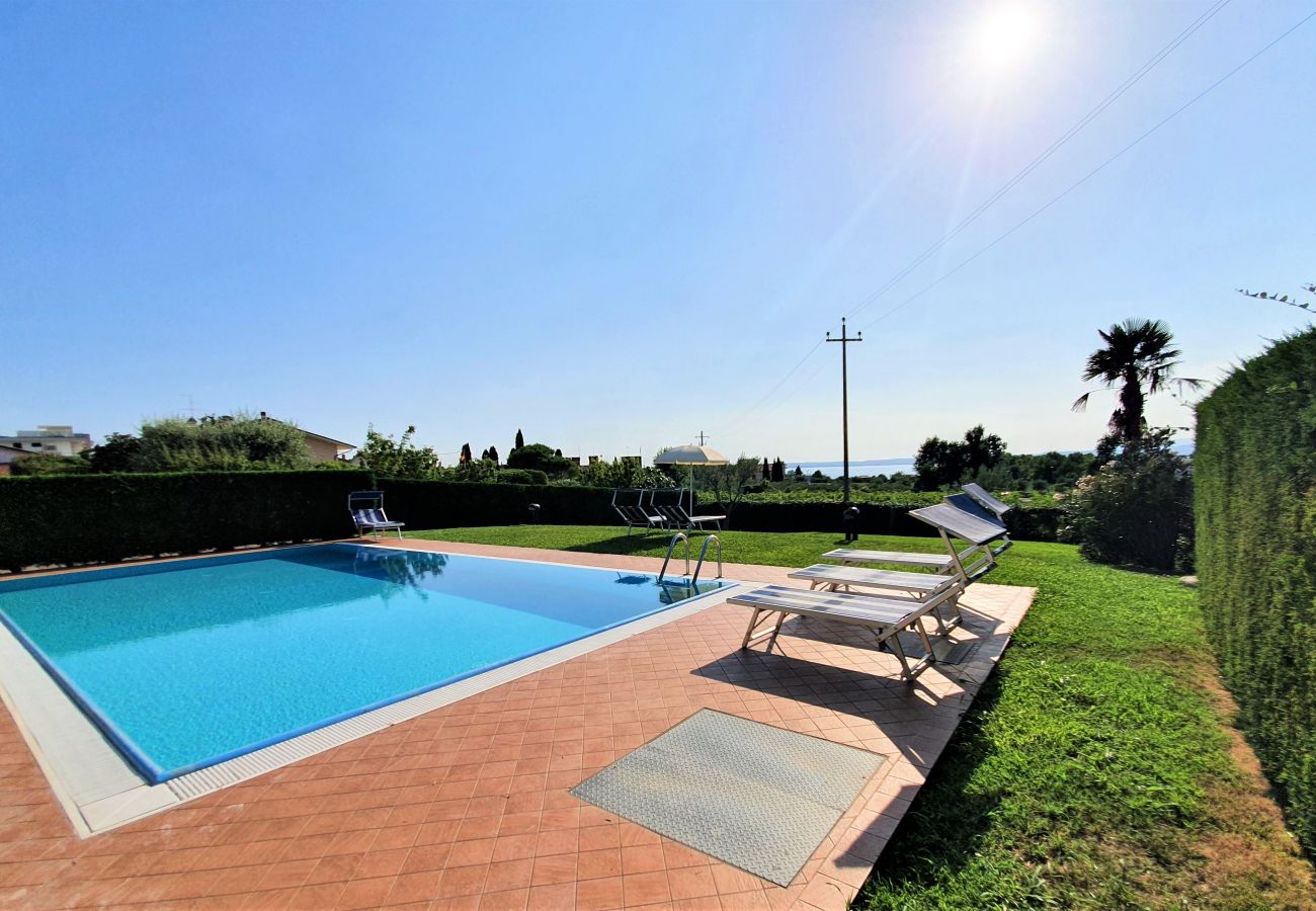 Ferienwohnung in Lazise - Regarda - Wohnung Blanco mit wunderschöner  Seeblick und Pool