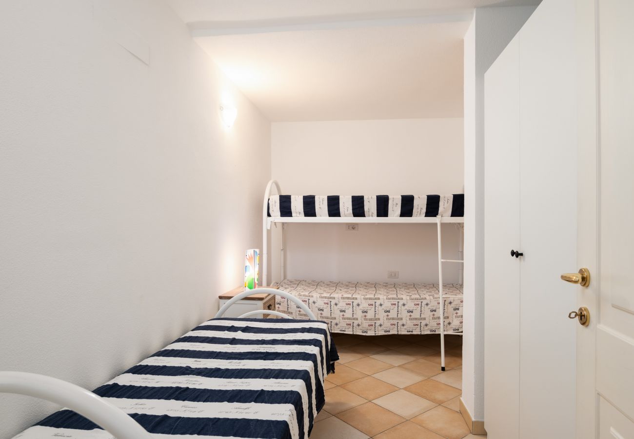 Myrsine 9D - Zweibettzimmer im Ferienhaus für Familien nahe Marina Maria, Sardinien