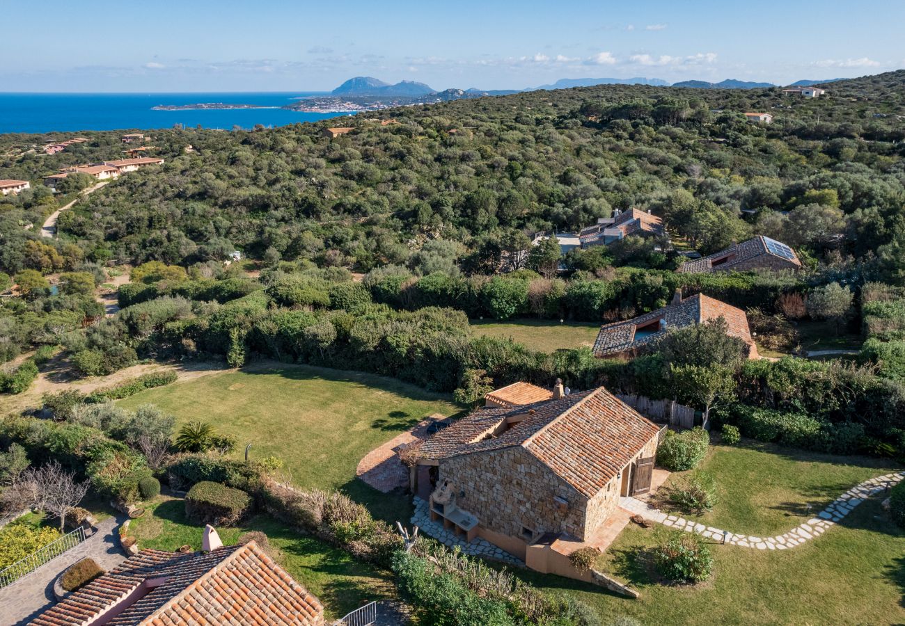 Villa Linda - spektakulärer Blick auf Berge und Meer, Villa auf Sardinien