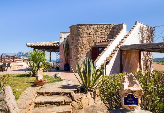 Villa in Olbia - Villa Majra - fantastischer Pool mit Blick auf Tavolara