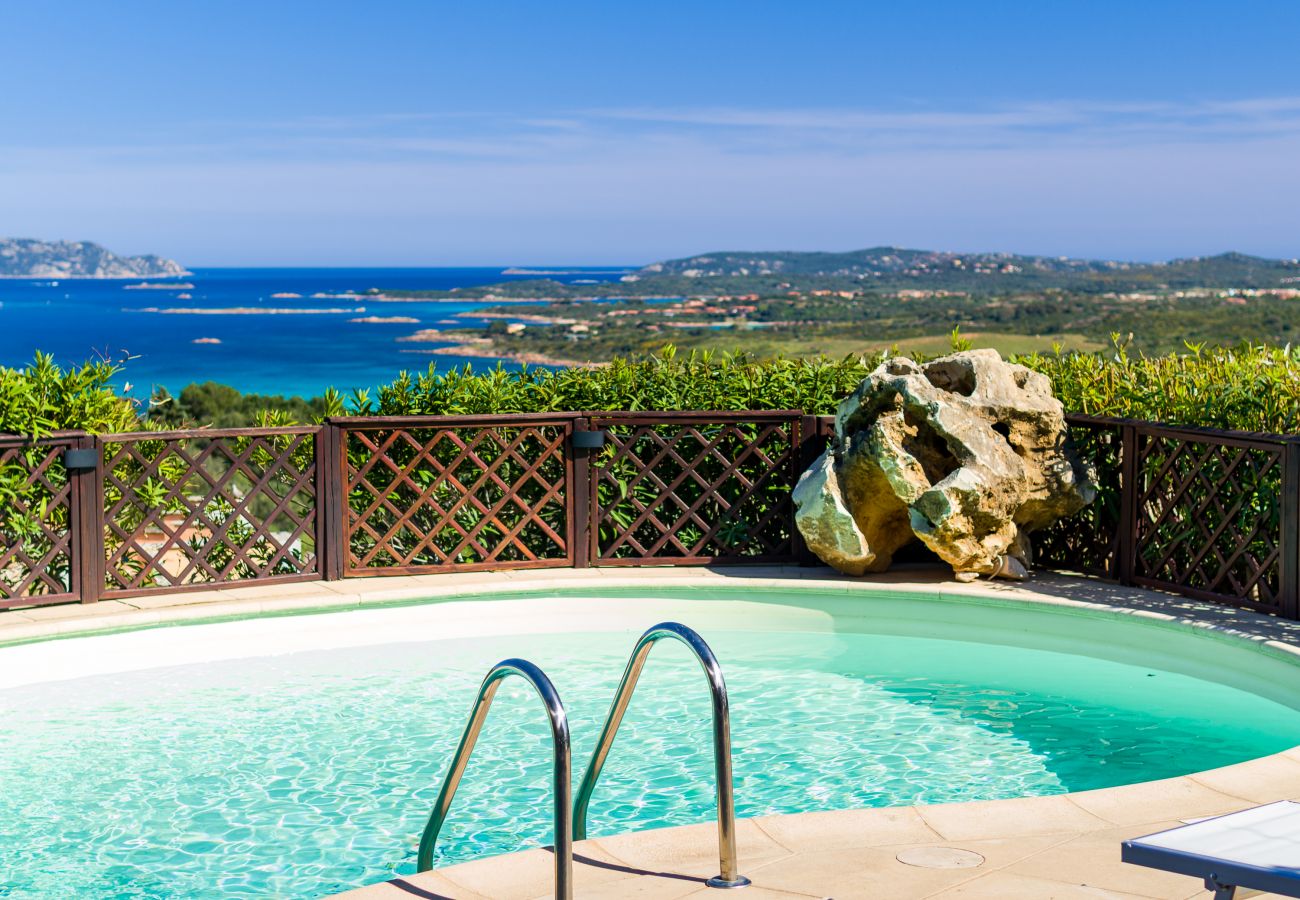 Villa Majra - privater Pool umgeben von Natur, exklusive Mietvilla auf Sardinien