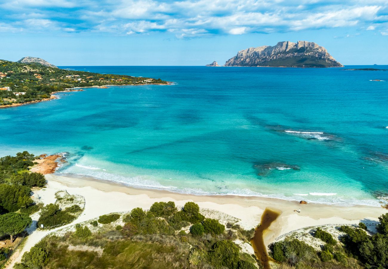 Villa Majra - Strand von Porto Istana, Mietvilla nahe am Meer auf Sardinien