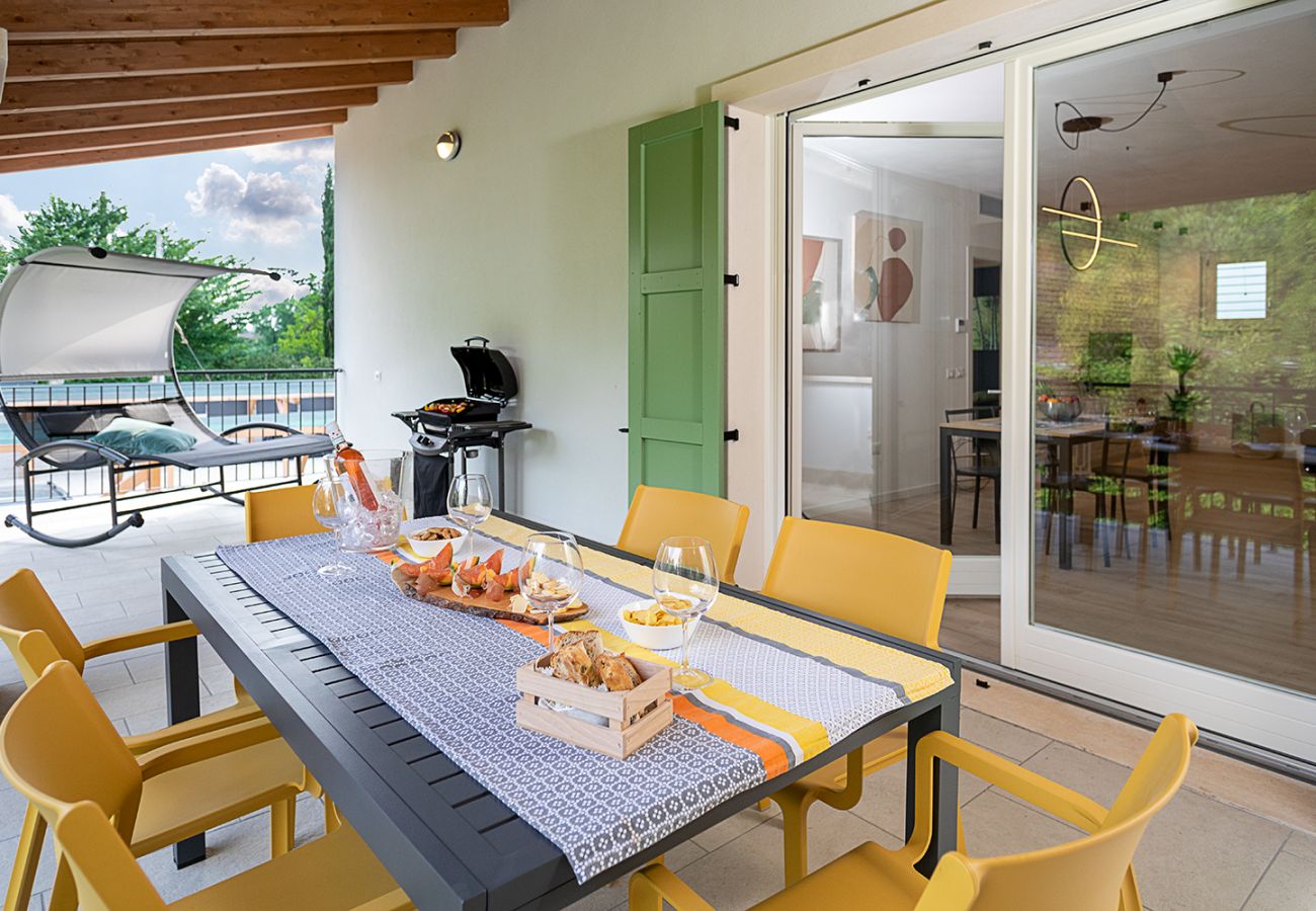 Ferienwohnung in Lazise - Regarda - Design Wohnung Cascinale 11 mit Pool, Terrasse, Grill