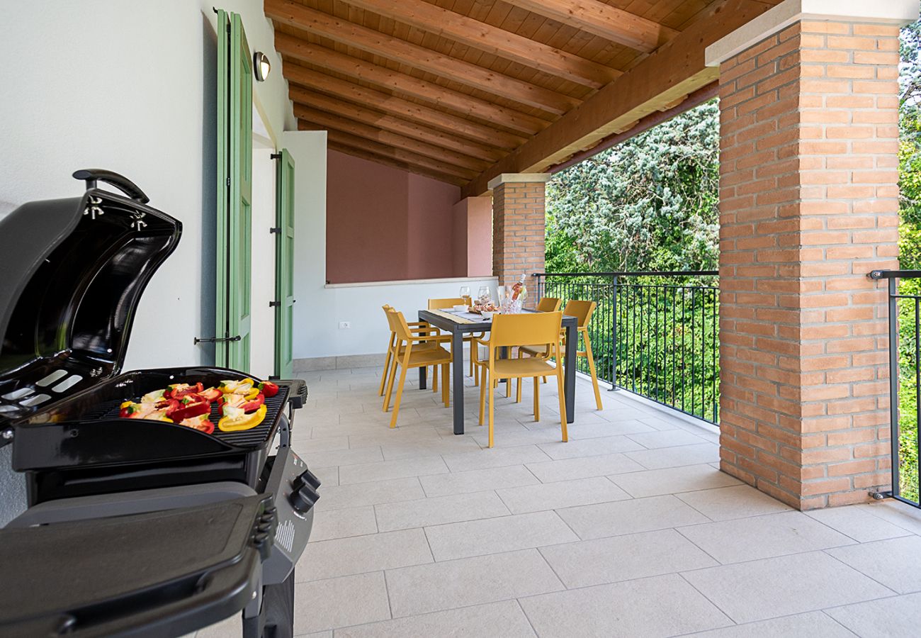 Ferienwohnung in Lazise - Regarda - Design Wohnung Cascinale 11 mit Pool, Terrasse, Grill