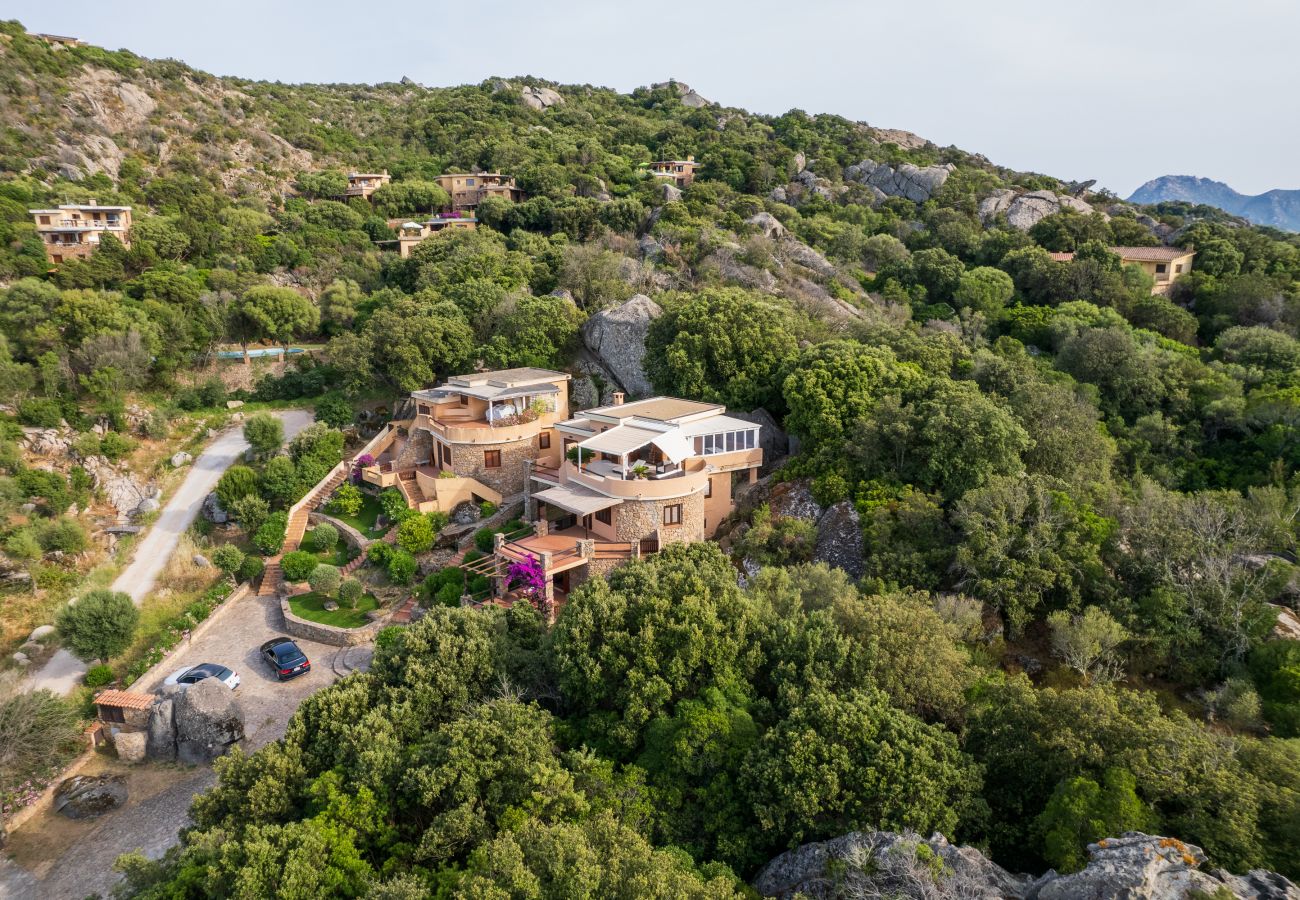 Ferienwohnung in Porto Rotondo - I Lecci 3 - Terrasse mit Meerblick und Privatsphäre in Porto Rotondo