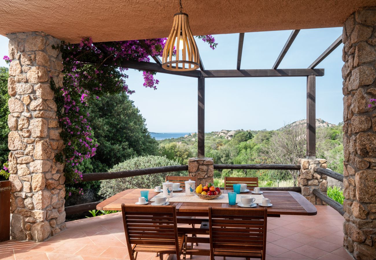 Ferienwohnung in Porto Rotondo - I Lecci 3 - Terrasse mit Meerblick und Privatsphäre in Porto Rotondo