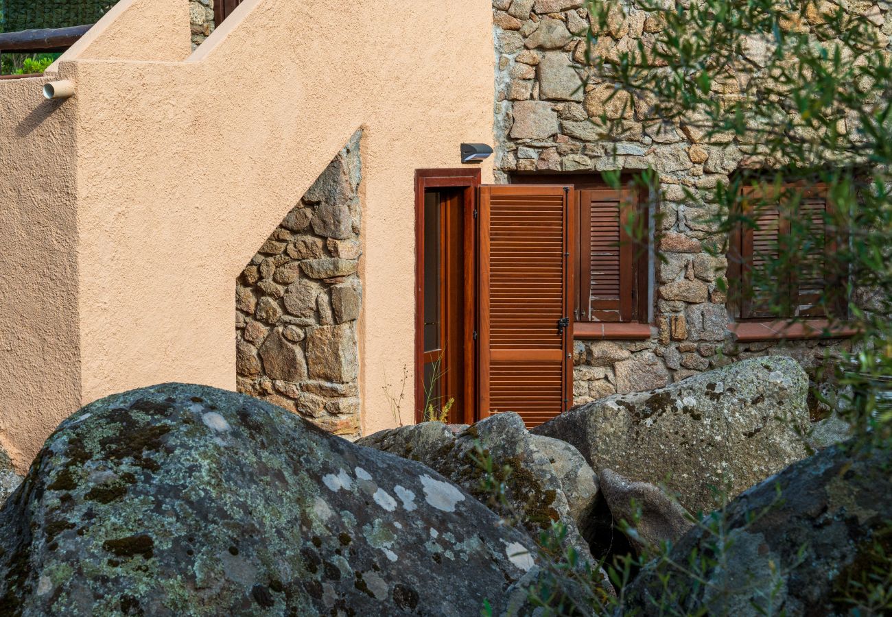 Ferienwohnung in Porto Rotondo - I Lecci 3 - Terrasse mit Meerblick und Privatsphäre in Porto Rotondo