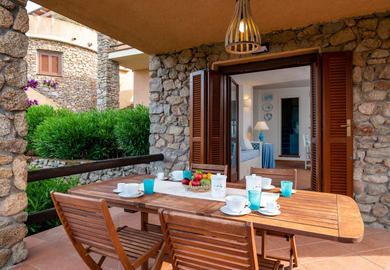 Ferienwohnung in Porto Rotondo - I Lecci 3 - Terrasse mit Meerblick und Privatsphäre in Porto Rotondo