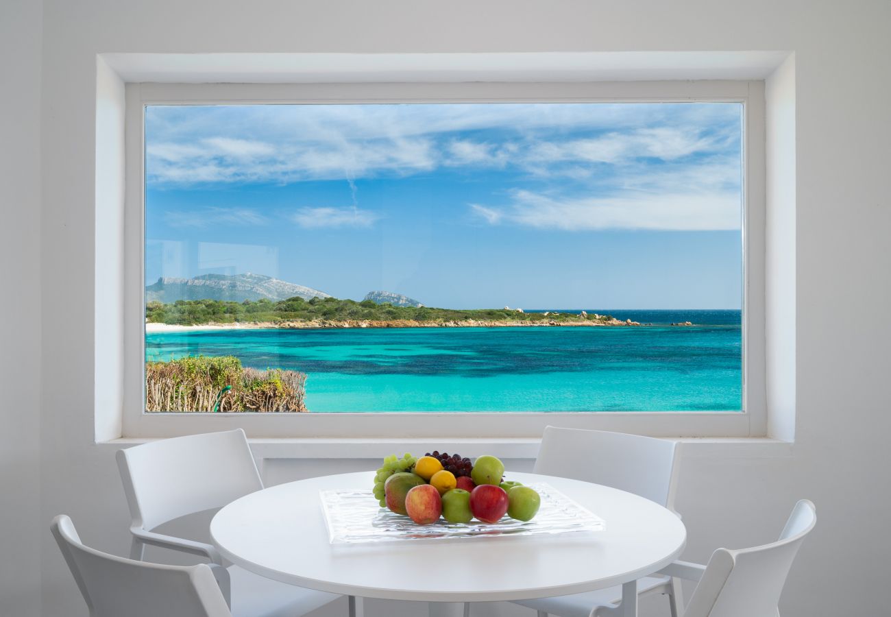 Villa Azul - Wohnzimmer mit spektakulärem Meerblick in Mietvilla auf Sardinien