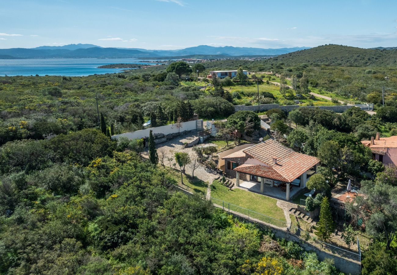 Villa Picker - Villa mit Außenbereichen, ideal für Entspannung und Privatsphäre in Golfo Aranci