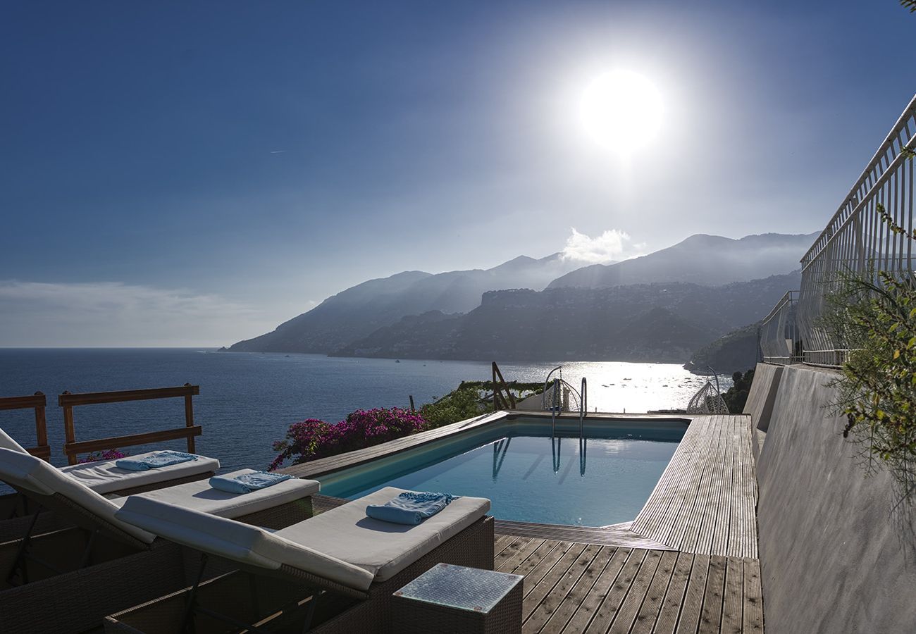 Villa in Maiori - Luxury Villa Vittoria- Villa mit Garten, Swimmingpool und Whirlpool mit Blick auf das Meer