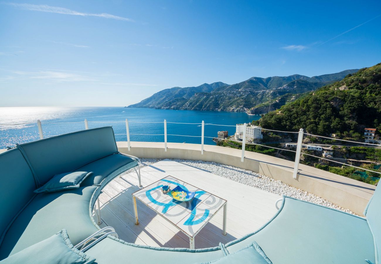 Villa in Maiori - Luxury Villa Vittoria- Villa mit Garten, Swimmingpool und Whirlpool mit Blick auf das Meer