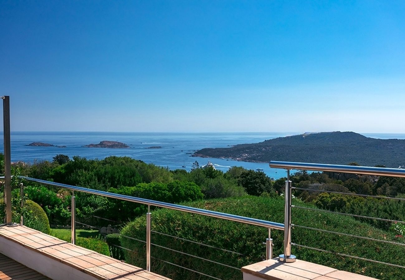 Villa Wave - Terrasse mit Blick auf den Golf von Pevero, Villa zur Miete in der Costa Smeralda, Italien