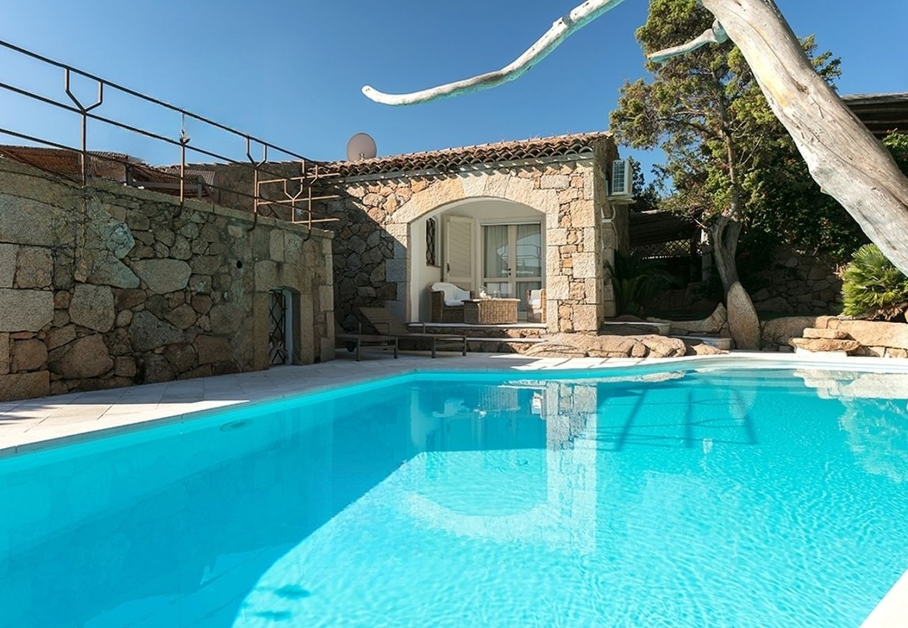 Villa Wave - Pool mit Entspannungsbereich, Villa zur Miete in der Costa Smeralda, Italien