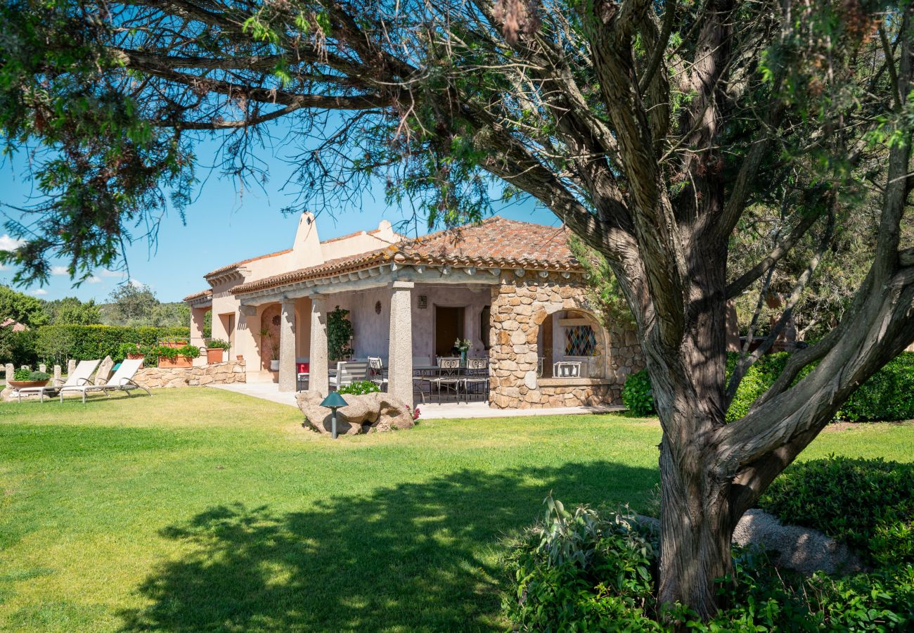 Villa Zenith - Villa mit privatem Pool zur Miete in Costa Smeralda, sardischer Stil und moderner Komfort