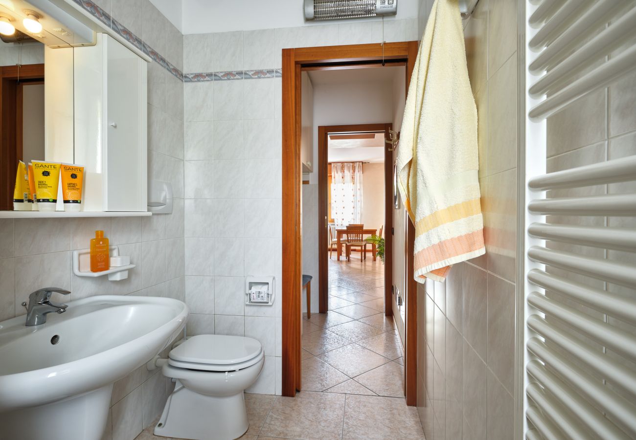 Ferienwohnung in Bardolino - Regarda - La Casa di Fido, 2 Schlafzimmer, 2 Badezimmer, eingezäunter Garten