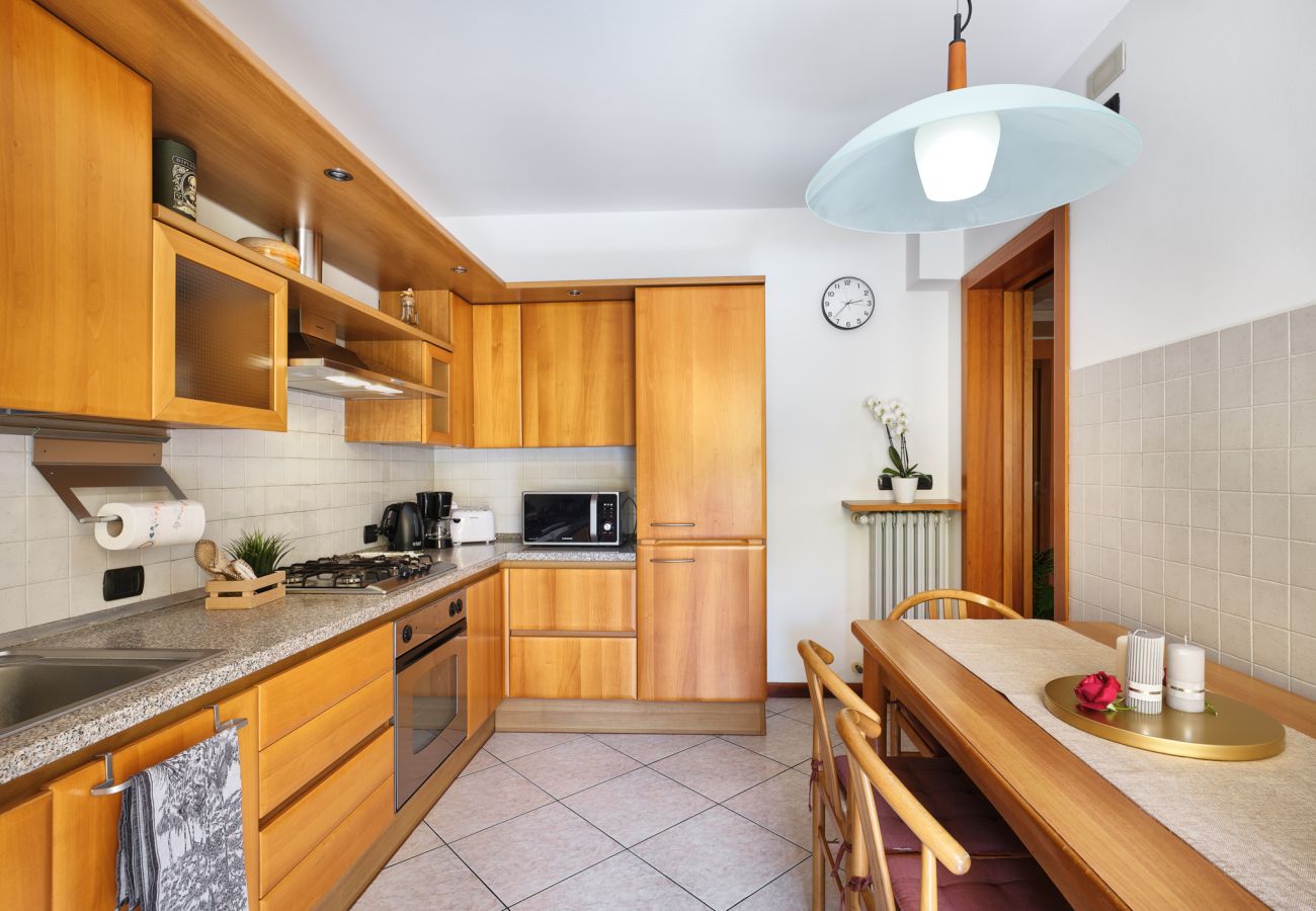 Ferienwohnung in Bardolino - Regarda - La Casa di Fido, 2 Schlafzimmer, 2 Badezimmer, eingezäunter Garten