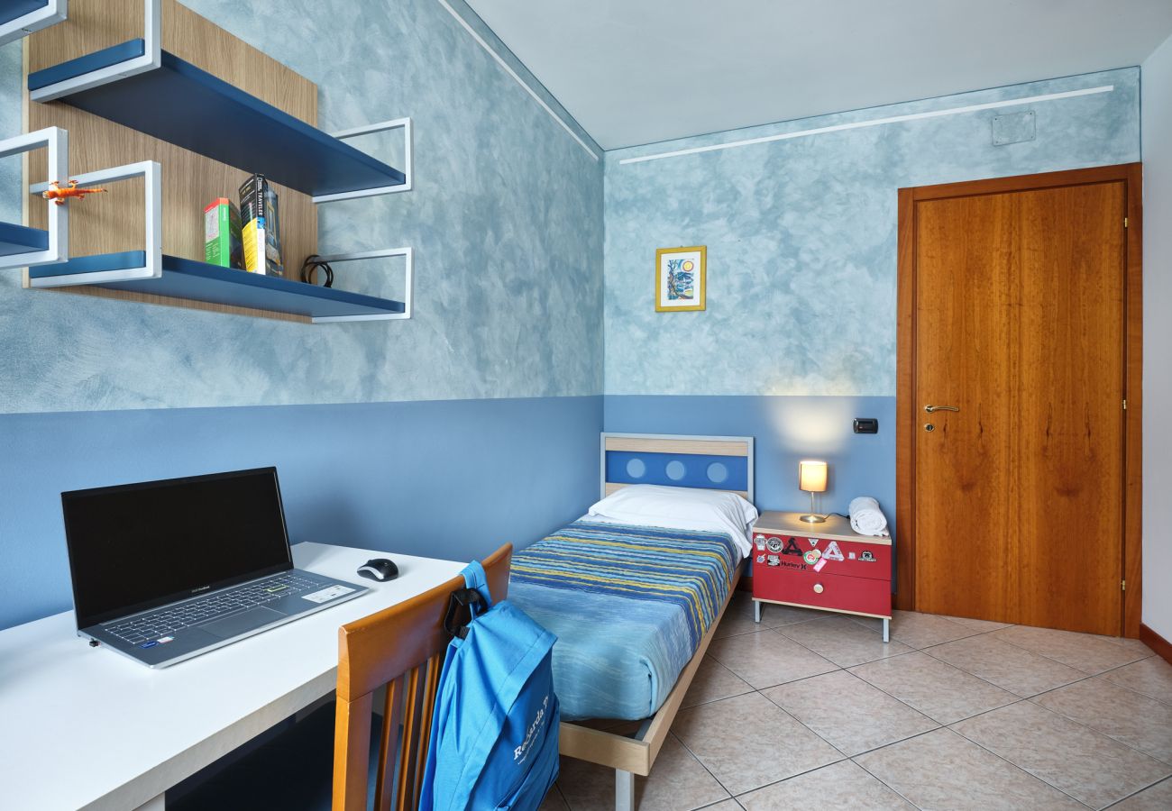 Ferienwohnung in Bardolino - Regarda - La Casa di Fido, 2 Schlafzimmer, 2 Badezimmer, eingezäunter Garten