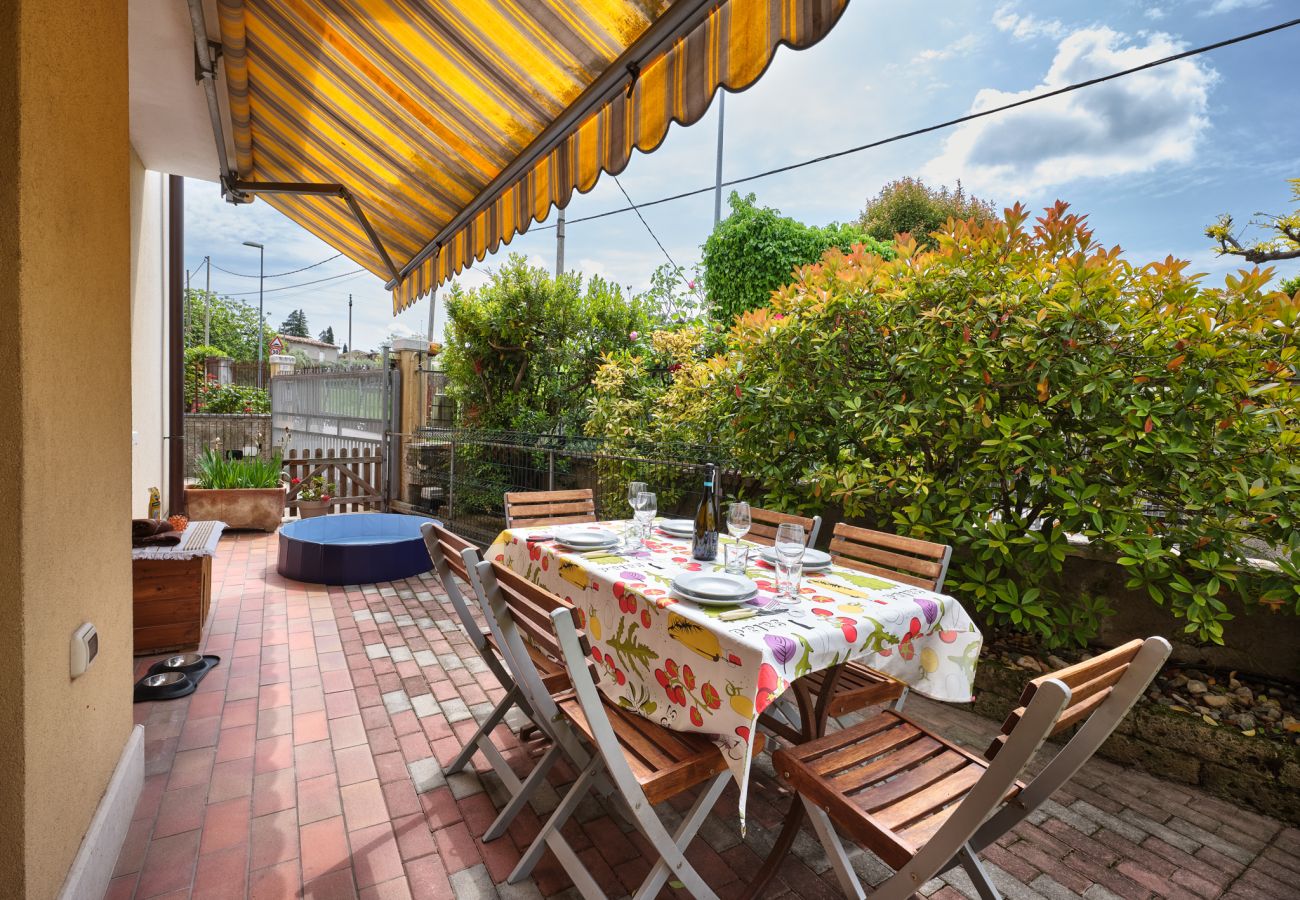 Ferienwohnung in Bardolino - Regarda - La Casa di Fido, 2 Schlafzimmer, 2 Badezimmer, eingezäunter Garten