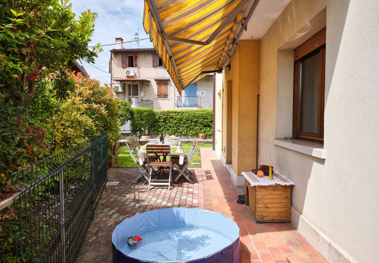 Ferienwohnung in Bardolino - Regarda - La Casa di Fido, 2 Schlafzimmer, 2 Badezimmer, eingezäunter Garten