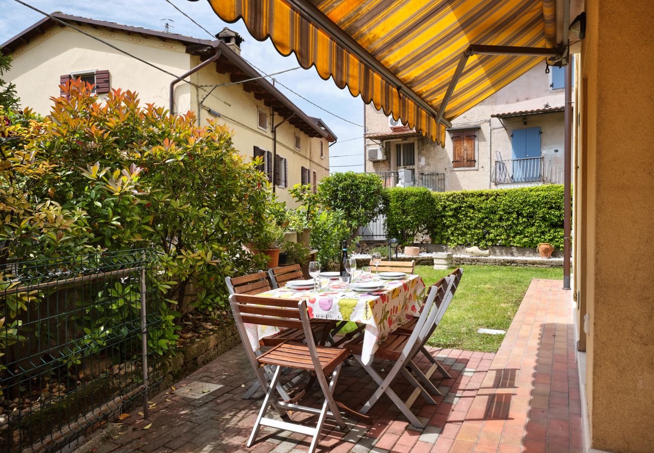 Ferienwohnung in Bardolino - Regarda - La Casa di Fido, 2 Schlafzimmer, 2 Badezimmer, eingezäunter Garten