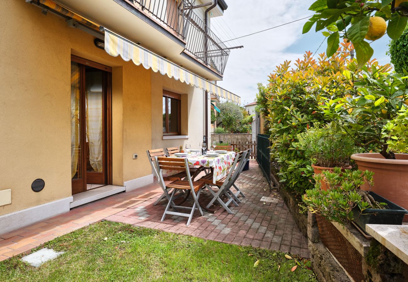 Ferienwohnung in Bardolino - Regarda - La Casa di Fido, 2 Schlafzimmer, 2 Badezimmer, eingezäunter Garten