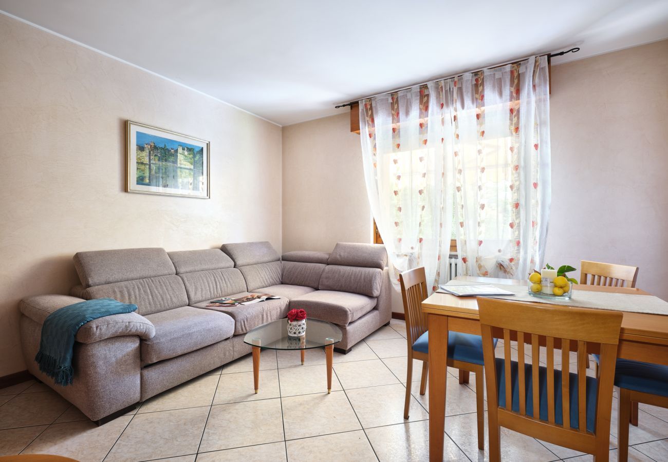 Ferienwohnung in Bardolino - Regarda - La Casa di Fido, 2 Schlafzimmer, 2 Badezimmer, eingezäunter Garten