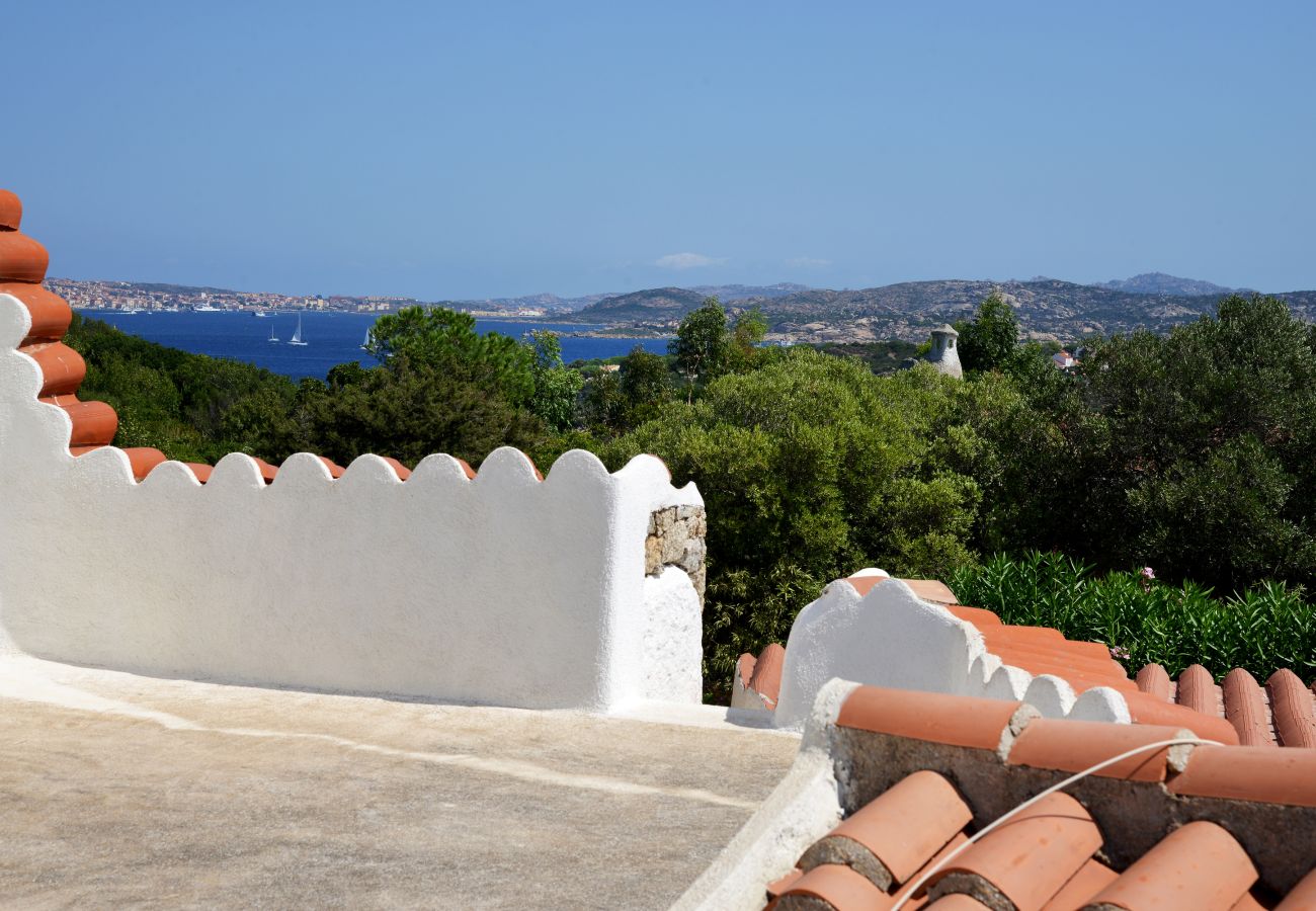 Villa Ibiscus - Panorama-Solarium mit Blick auf die Inseln des Maddalena-Archipels, Mietvilla